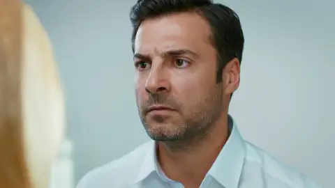 Ömer está muy dolido con Gülfem... ¡Y el pide el divorcio! Ömer está muy dolido con Gülfem... ¡Y el pide el divorcio!