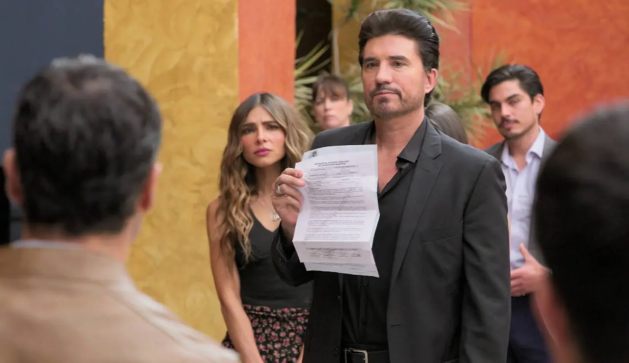 Augusto descubre la verdadera identidad de los hermanos Guerrero y los desenmascara ante sus hijas