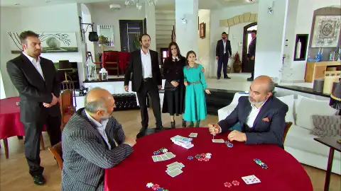 Un amigo de Tekin se encapricha de Zehra Un amigo de Tekin se encapricha de Zehra