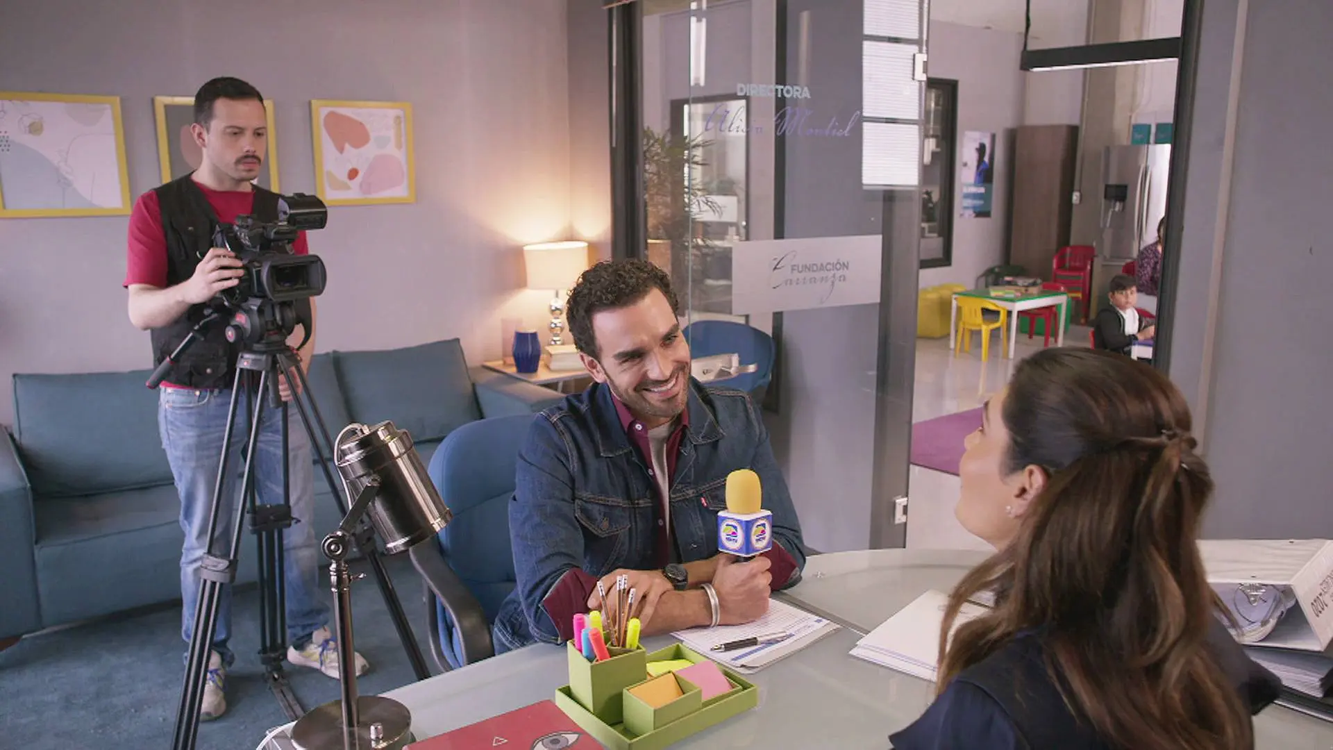 Martín entrevista a Alicia tras reincorporarse a trabajar en la fundación