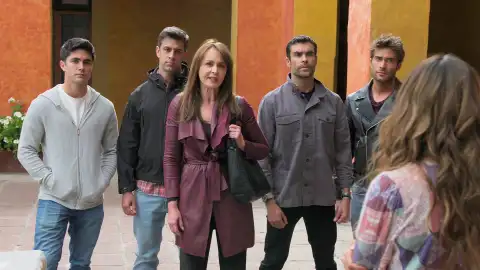 La familia Sánchez desenmascara a Augusto y sus hijas descubren su verdadero rostro La familia Sánchez desenmascara a Augusto y sus hijas descubren su verdadero rostro