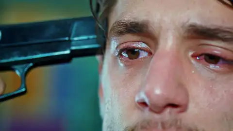 La desgracia se cierne en la familia Sipahi: Cihan intenta suicidarse en presencia de Gülru y Gülfem La desgracia se cierne en la familia Sipahi: Cihan intenta suicidarse en presencia de Gülru y Gülfem