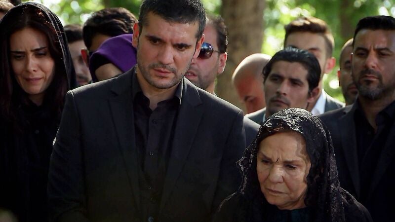  Los Kirman están de luto: dan el último adiós a Azad en una emotiva y dura despedida