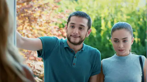 Cihan y Gülru regresan a la mansión de Gülfem Cihan y Gülru regresan a la mansión de Gülfem