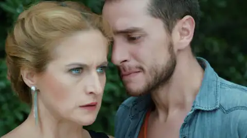 Cihan desafía a su hermana Gülfem para ocultar la verdadera paternidad del hijo de Gülru Cihan desafía a su hermana Gülfem para ocultar la verdadera paternidad del hijo de Gülru