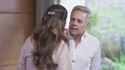 Alicia y Sergio pierden los papeles durante una acalorada discusión tras el regreso del periodista a la mansión Alicia y Sergio pierden los papeles durante una acalorada discusión tras el regreso del periodista a la mansión