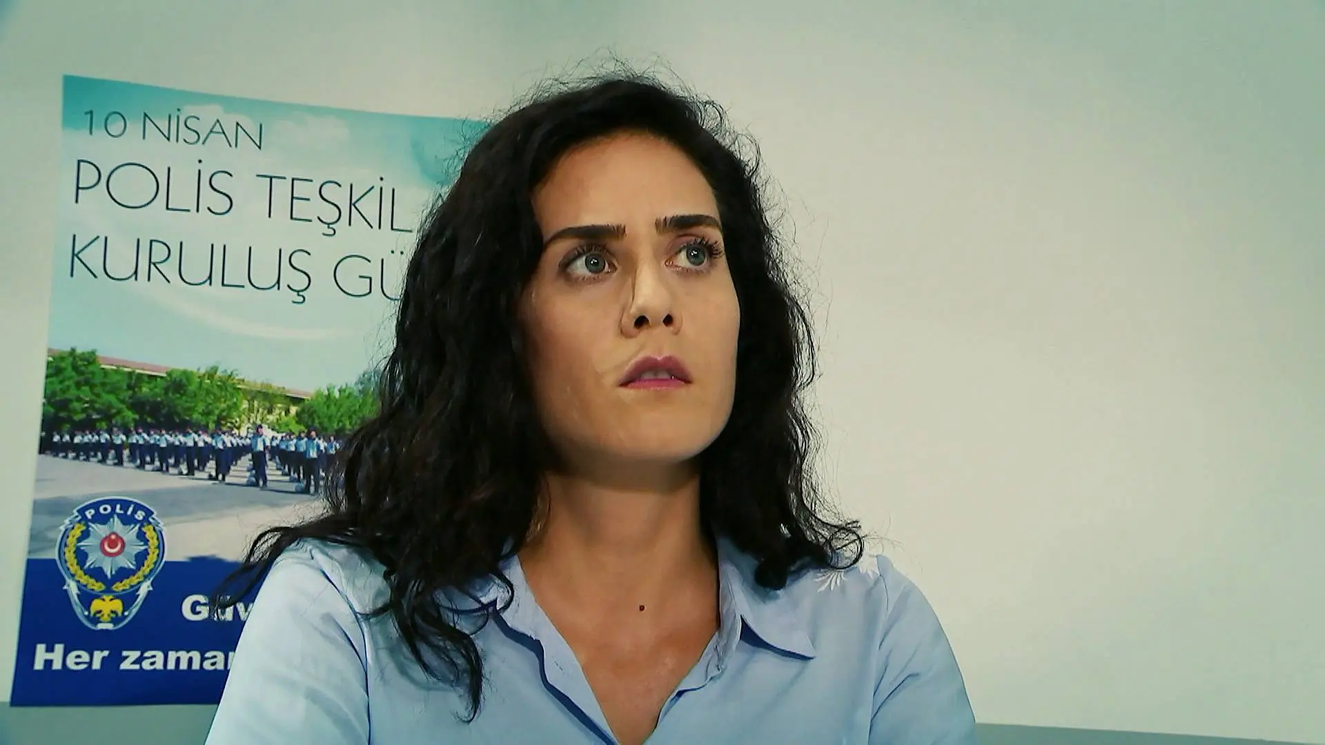 Melek es detenida tras ser denunciada por Devra 