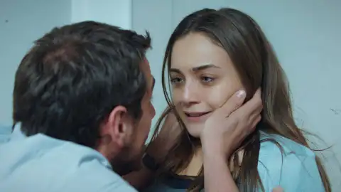 Gülru tacha a Gülfem de "asesina" Gülru tacha a Gülfem de "asesina"