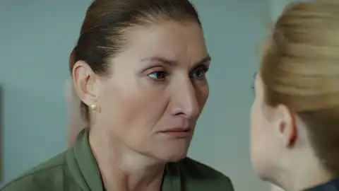 Halide le cuenta a Gülfem por qué los Sipahi la adoptaron Halide le cuenta a Gülfem por qué los Sipahi la adoptaron