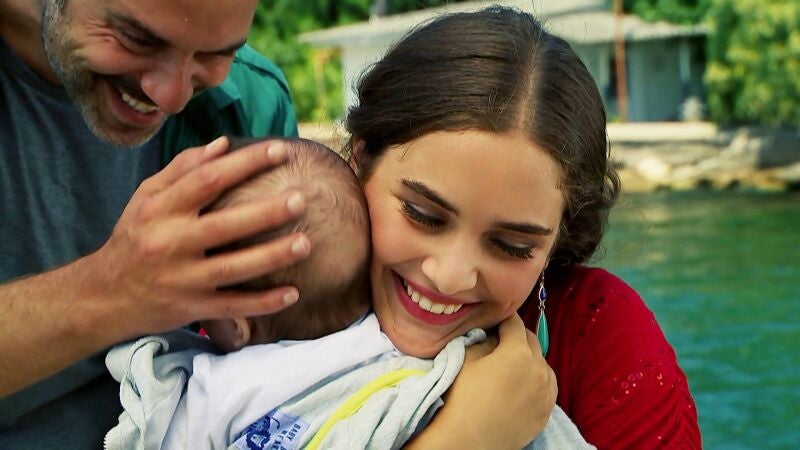 Mirza arriesga su vida para rescatar a Zehra y a Cemal de una red criminal 