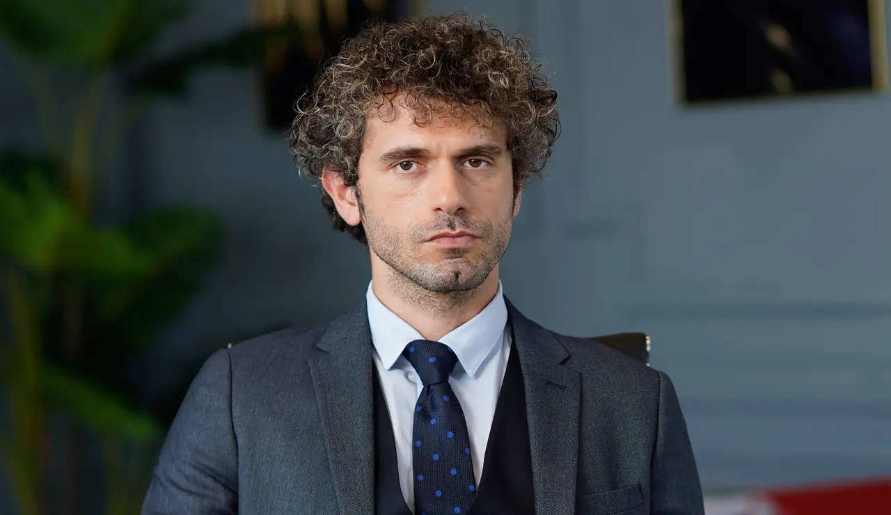 Yıldırım Şahin, el primer amor de Azra, amenaza con desestabilizar su matrimonio con Sergen