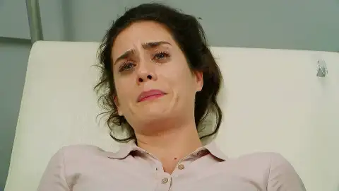 Melek confiesa a Bahar que Zehra es su hija Melek confiesa a Bahar que Zehra es su hija
