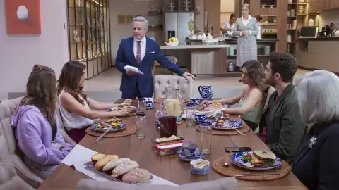 Sergio cumple su mayor venganza: muestra a sus hijos unas fotografías de Alicia besándose con Martín Sergio cumple su mayor venganza: muestra a sus hijos unas fotografías de Alicia besándose con Martín