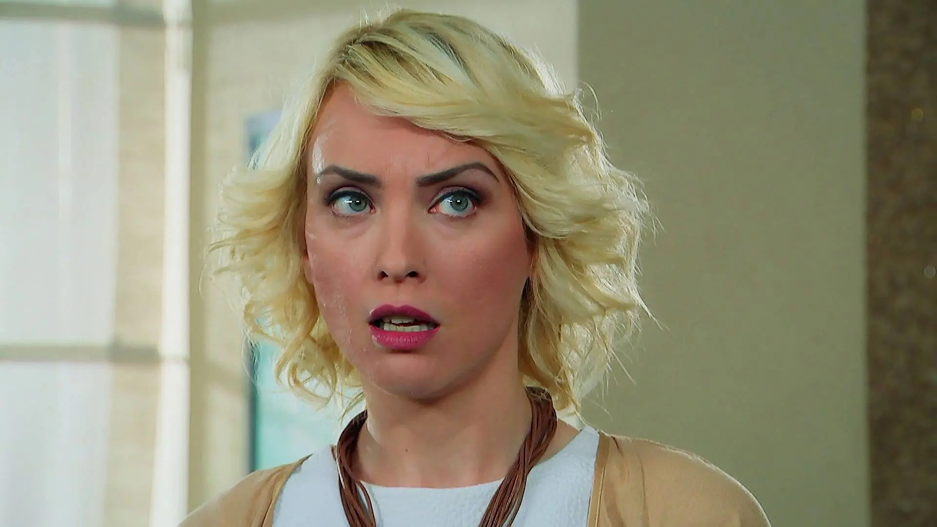 Bahar pide a su marido Mirza que busque a Zehra