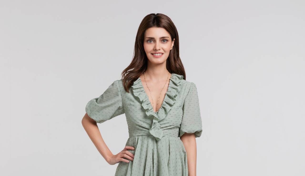 G&uuml;neş Cevher, el la hermana m&aacute;s sencilla e inocente de Azra