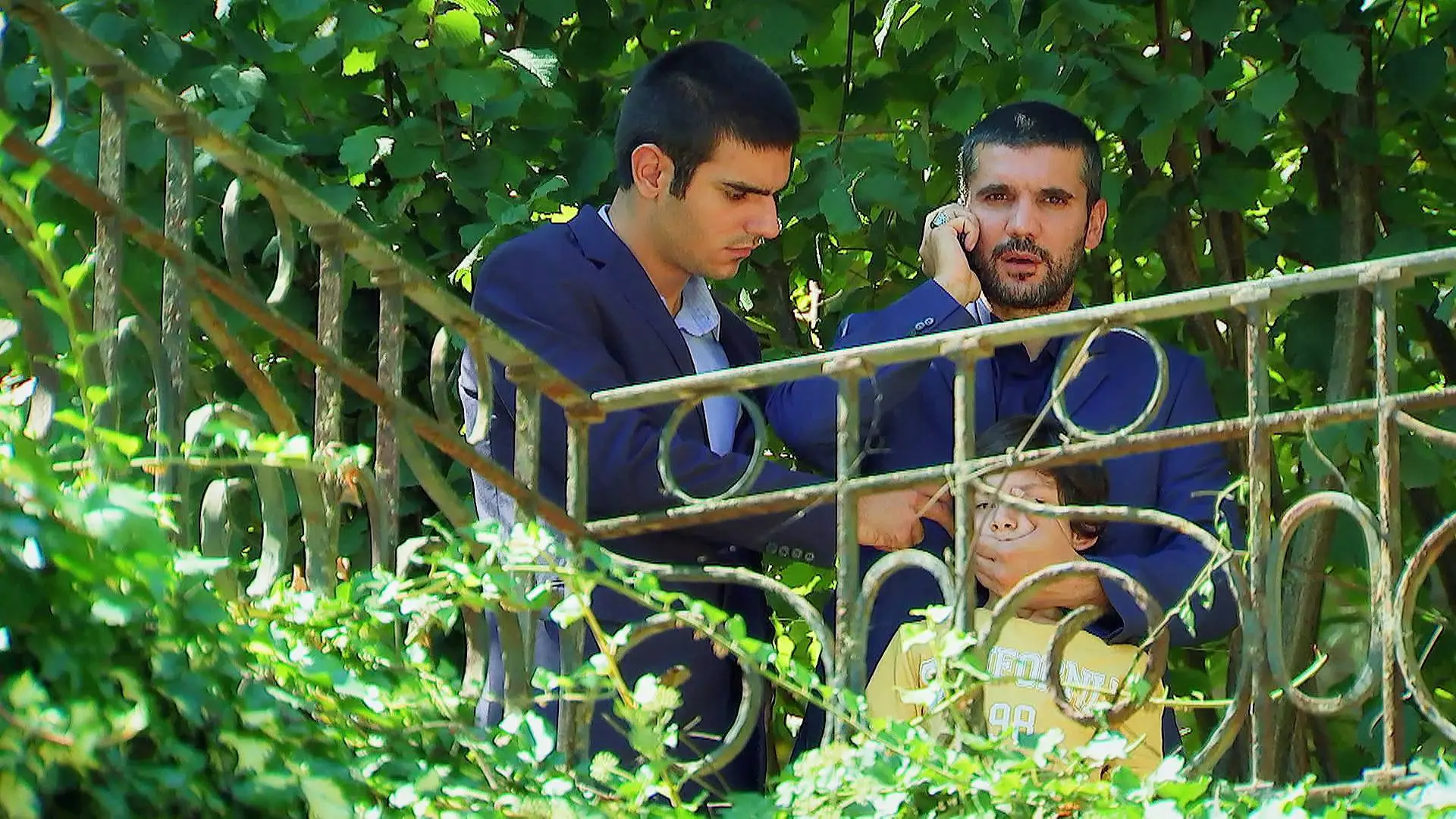 Devra y Alí secuestran al hijo de Mirza y Bahar