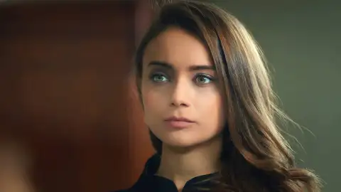 Gülru Guerra de rosas