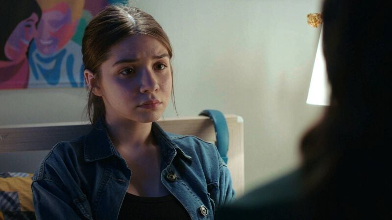 Azra advierte a su hija Miray sobre el peligro que representa la amante de su padre Sergen