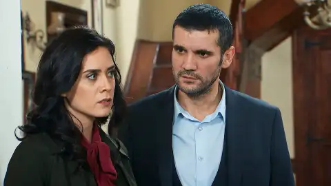 Melek limpia su nombre ante Devra y demuestra que Leyla intentó envenenarlo accidentalmente Melek limpia su nombre ante Devra y demuestra que Leyla intentó envenenarlo accidentalmente