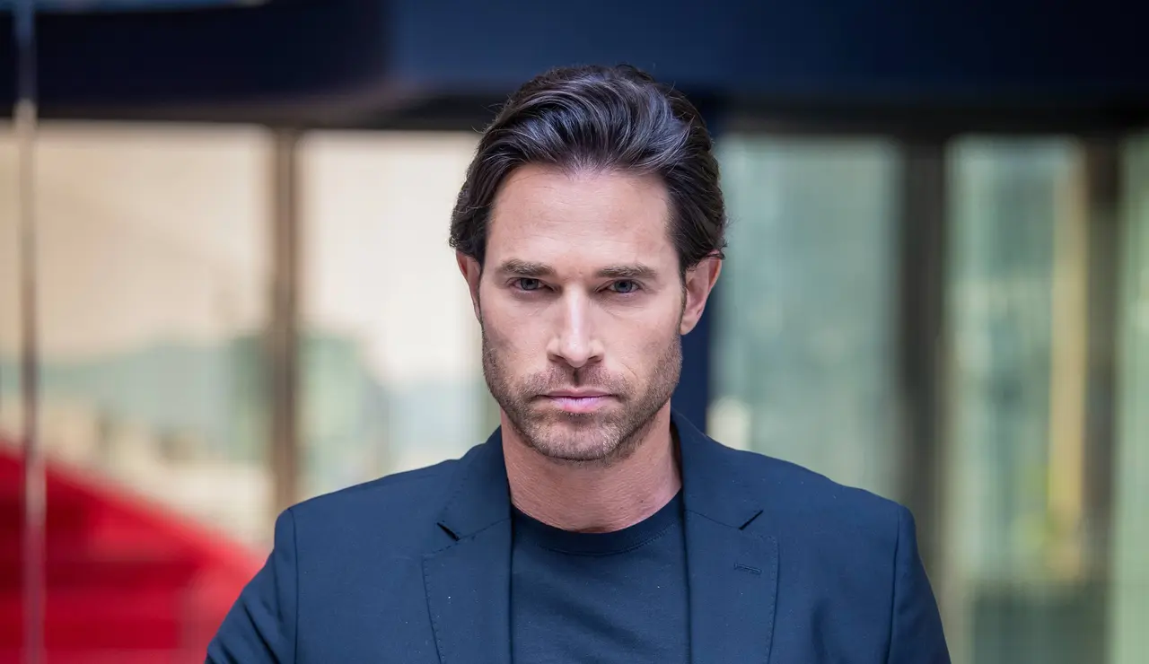 Luis Alberto es un multimillonario con adicciones que encuentra una nueva razón para vivir al enamorarse de Mariana