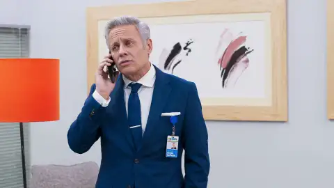 Sergio emplea su poder para destruir a Martín en prisión Sergio emplea su poder para destruir a Martín en prisión