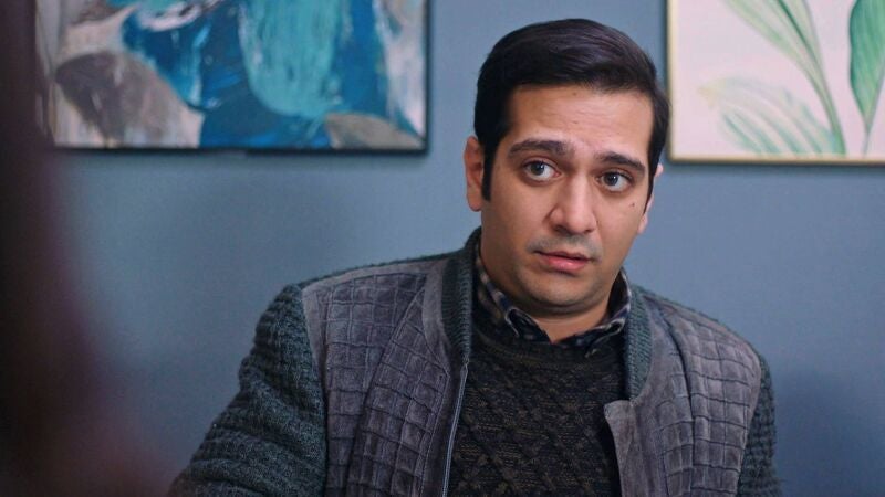 Azra acepta un difícil caso sobre la custodia de una niña tras conmoverse con su historia