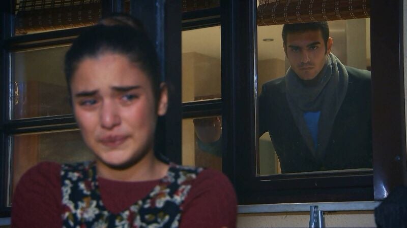 Ali secuestra a Zehra tras burlar la seguridad en la casa de Mirza