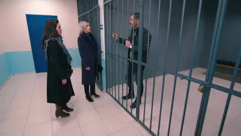 Mirza pone en alerta a Bahar y Melek: "No han encontrado a Ali y tenéis que vigilar a los niños" Mirza pone en alerta a Bahar y Melek: "No han encontrado a Ali y tenéis que vigilar a los niños"