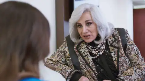 Doña Eva aconseja a su hija Alicia que recupere el amor de Sergio  Doña Eva aconseja a su hija Alicia que recupere el amor de Sergio