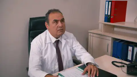 El médico, que falsificó la edad de Zehra, se arrepente de lo que hizo El médico, que falsificó la edad de Zehra, se arrepente de lo que hizo