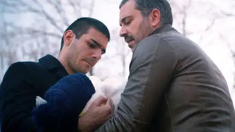Mirza consigue convencer a Ali para que le entregue a Cemal Mirza consigue convencer a Ali para que le entregue a Cemal