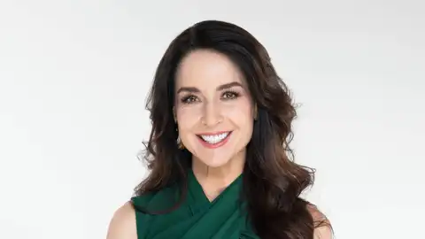 Natalia Robles es una mujer noble y una gran madre que deberá superar la traición de su marido, Adrián Natalia Robles es una mujer noble y una gran madre que deberá superar la traición de su marido, Adrián