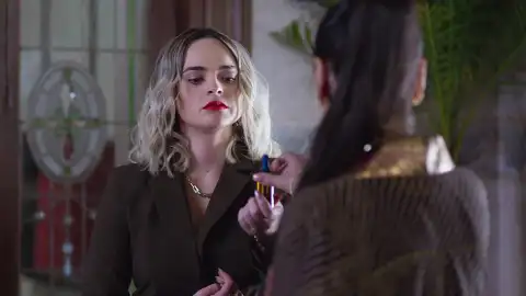 Una bruja prepara un brebaje a Soraya para asesinar a Mariana Una bruja prepara un brebaje a Soraya para asesinar a Mariana