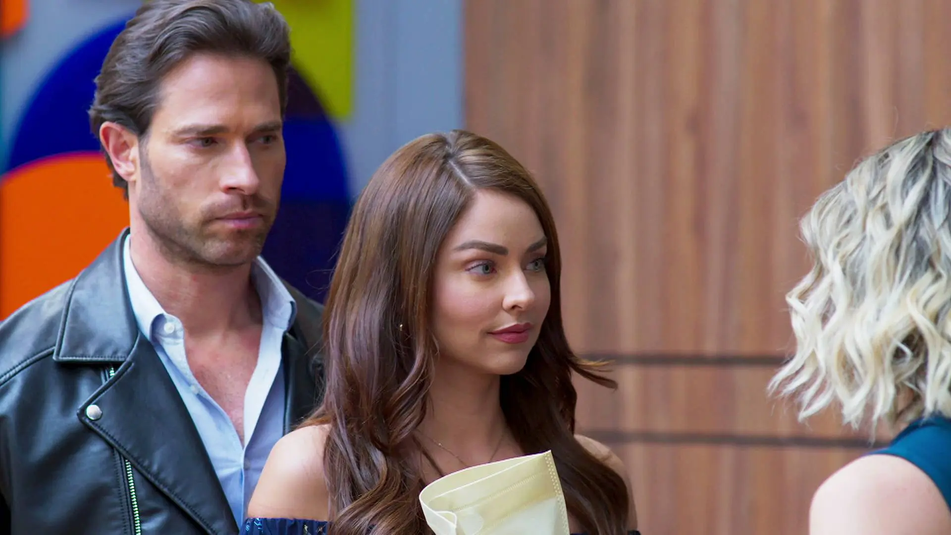 Soraya se reconcilia con Mariana para poder envenenarla 