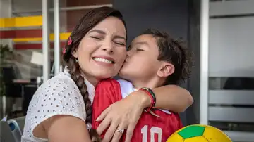 Lucía Nieto y su hijo Benjamín Lucía Nieto y su hijo Benjamín