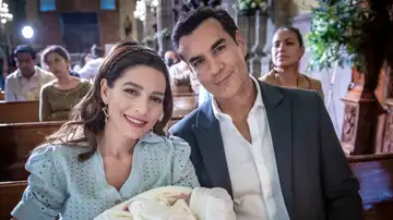 Lucía Nieto y Vicente Ramírez con su hijo Benjamín Lucía Nieto y Vicente Ramírez con su hijo Benjamín