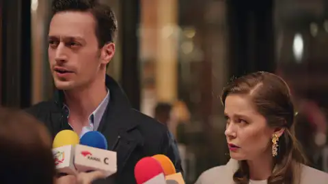 Sedat y Nalan Tras el cristal