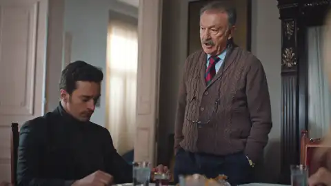 Rifat y Sedat Tras el cristal