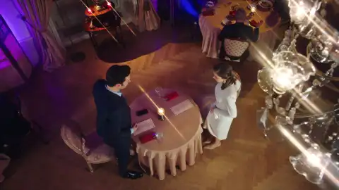 Sedat y Nalan Tras el cristal