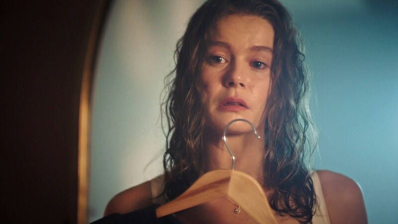 La obsesiva y enferma cabeza de Feride tiene a su hija Nalan completamente anulada