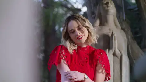 Los reproches de Soraya ante la tumba de su padre Los reproches de Soraya ante la tumba de su padre