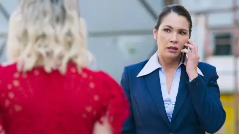 Soraya obliga a Matilde a dejar de trabajar para los Salvatierra Soraya obliga a Matilde a dejar de trabajar para los Salvatierra