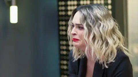 Soraya entra en cólera al descubrir que Mariana está embarazada Soraya entra en cólera al descubrir que Mariana está embarazada