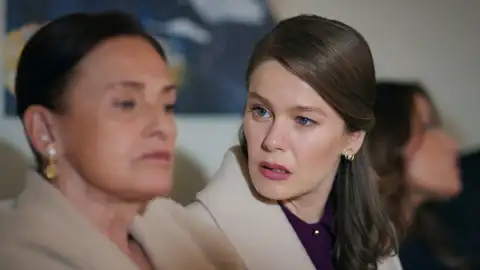 Nalan y Feride Tras el cristal