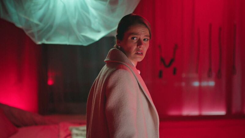 Nalan se desmaya al descubrir una extraña habitación de Sedat y la presión de su madre