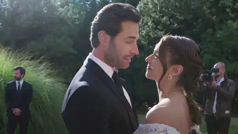 Luis Alberto y Mariana abren el banquete con un vals Luis Alberto y Mariana abren el banquete con un vals