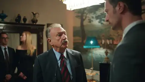 Rifat Tras el cristal