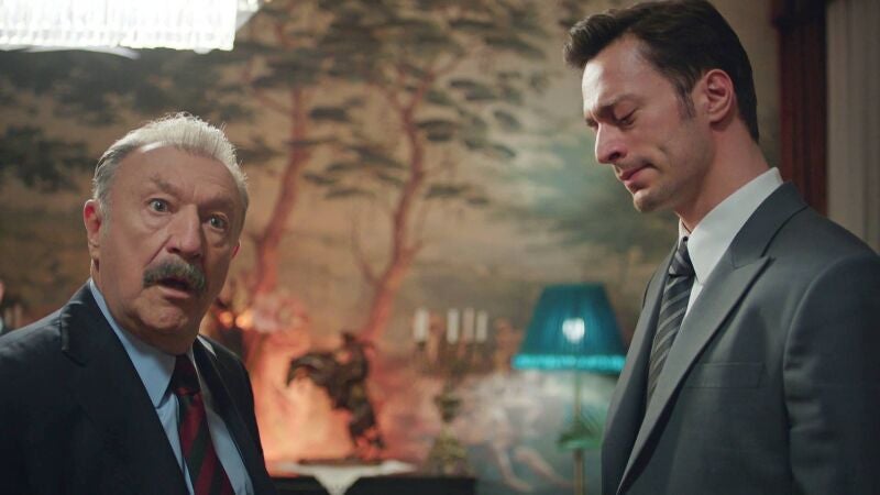 Rifat deshereda a su hijo Sedat tras romperse el compromiso con Nalan al tiempo que Feride tiene un brote psicótico en el hospital