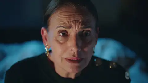 Feride Tras el cristal