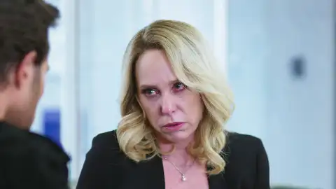 Elena le confiesa a Luis Alberto que tuvo un affaire con León Elena le confiesa a Luis Alberto que tuvo un affaire con León